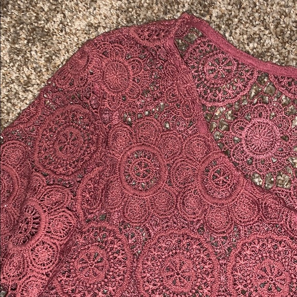 blouse - Picture 2 of 3